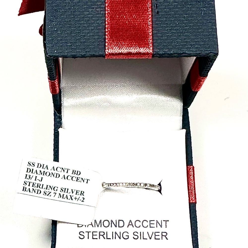 STUNNING & CLASSIC Sterling Silver and Genuine Diamond Ring!